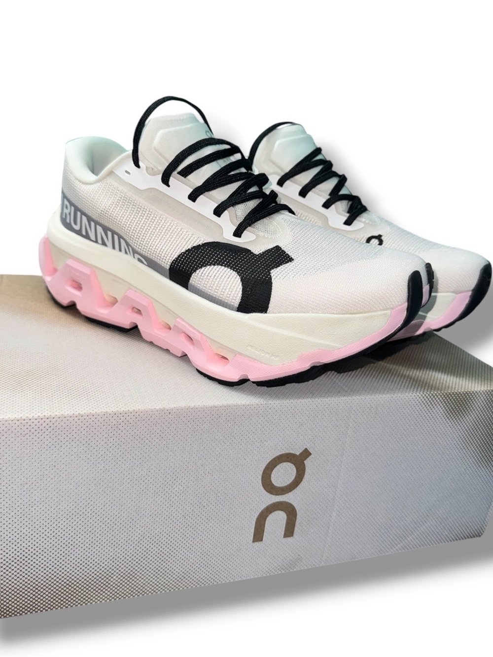 ON Running Cloudsurfer Trail Women’s Trail Running Shoes Size 7 White Pink New